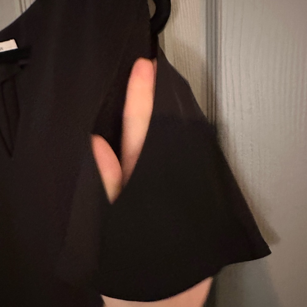 Black V-Neck Oversized Dress - Picture 3 of 4